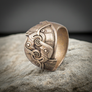 Bronze Ring Huggin and Munninin a rocky surface