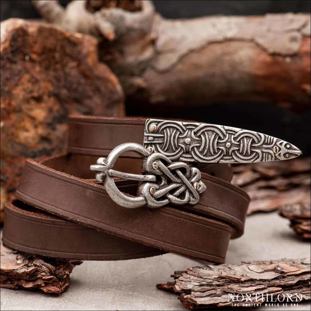 http://northlord.com/cdn/shop/products/historical-leather-viking-belt-frojel-northlord-191_1200x1200.jpg?v=1667470540