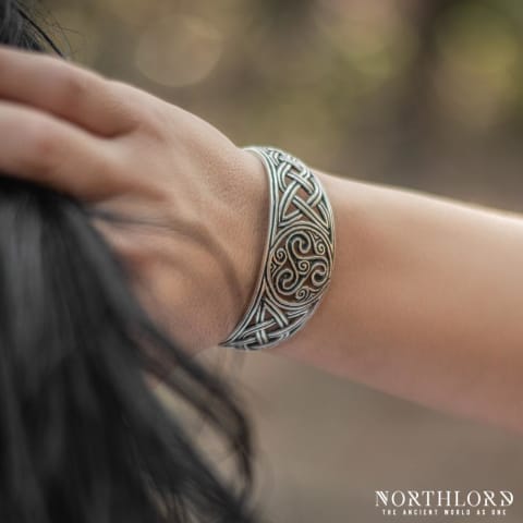 Celtic Triskele Bracelet, Women Bracelet with Celtic Motifs, Silvered Bronze - Northlord (6)