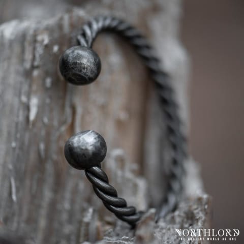Hand-forged Viking Bracelet made of steel - Northlord (3)